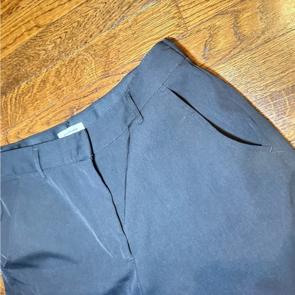 Max Studio Black Women’s Shorts - Picture 4 of 7